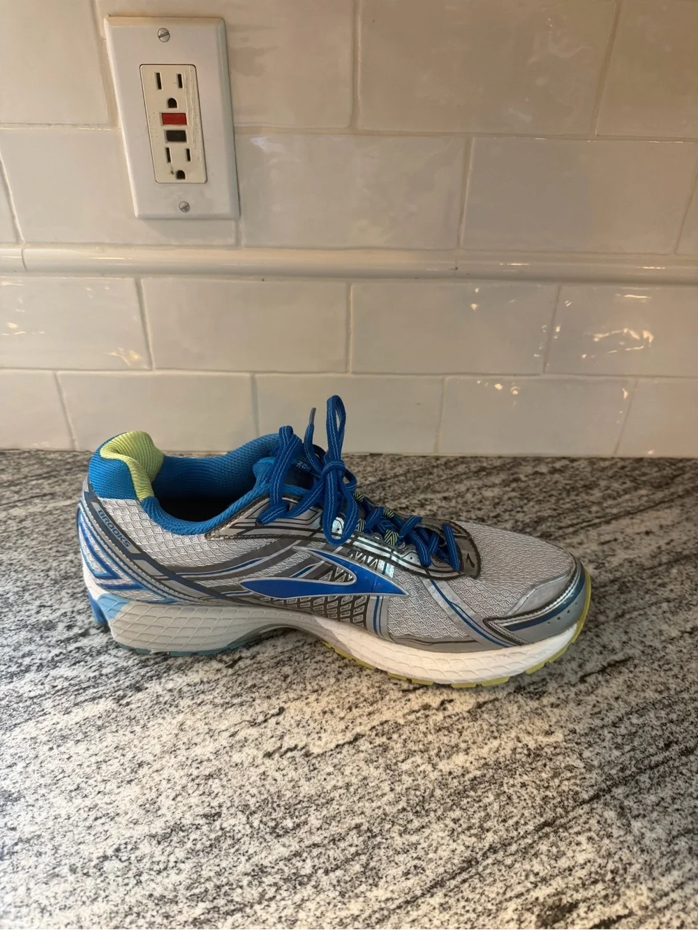 Women’s Brooks Adrenaline 15 Size 12 Wide/Mens 10.5